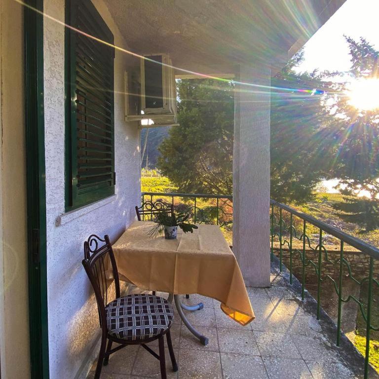 Agroturizem Hotel Vila Franceze Koman Exteriör bild