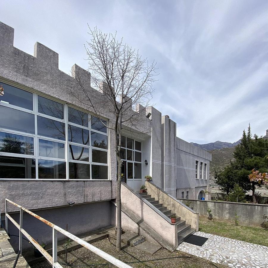 Agroturizem Hotel Vila Franceze Koman Exteriör bild
