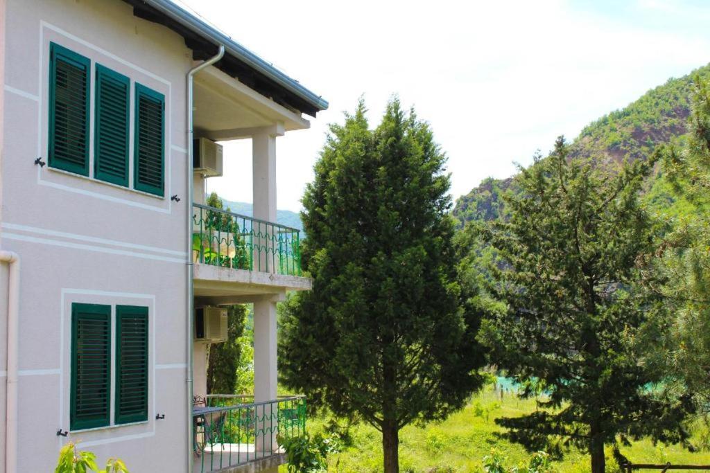Agroturizem Hotel Vila Franceze Koman Exteriör bild