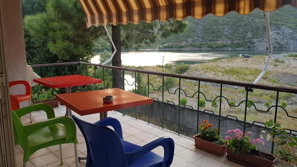 Agroturizem Hotel Vila Franceze Koman Exteriör bild