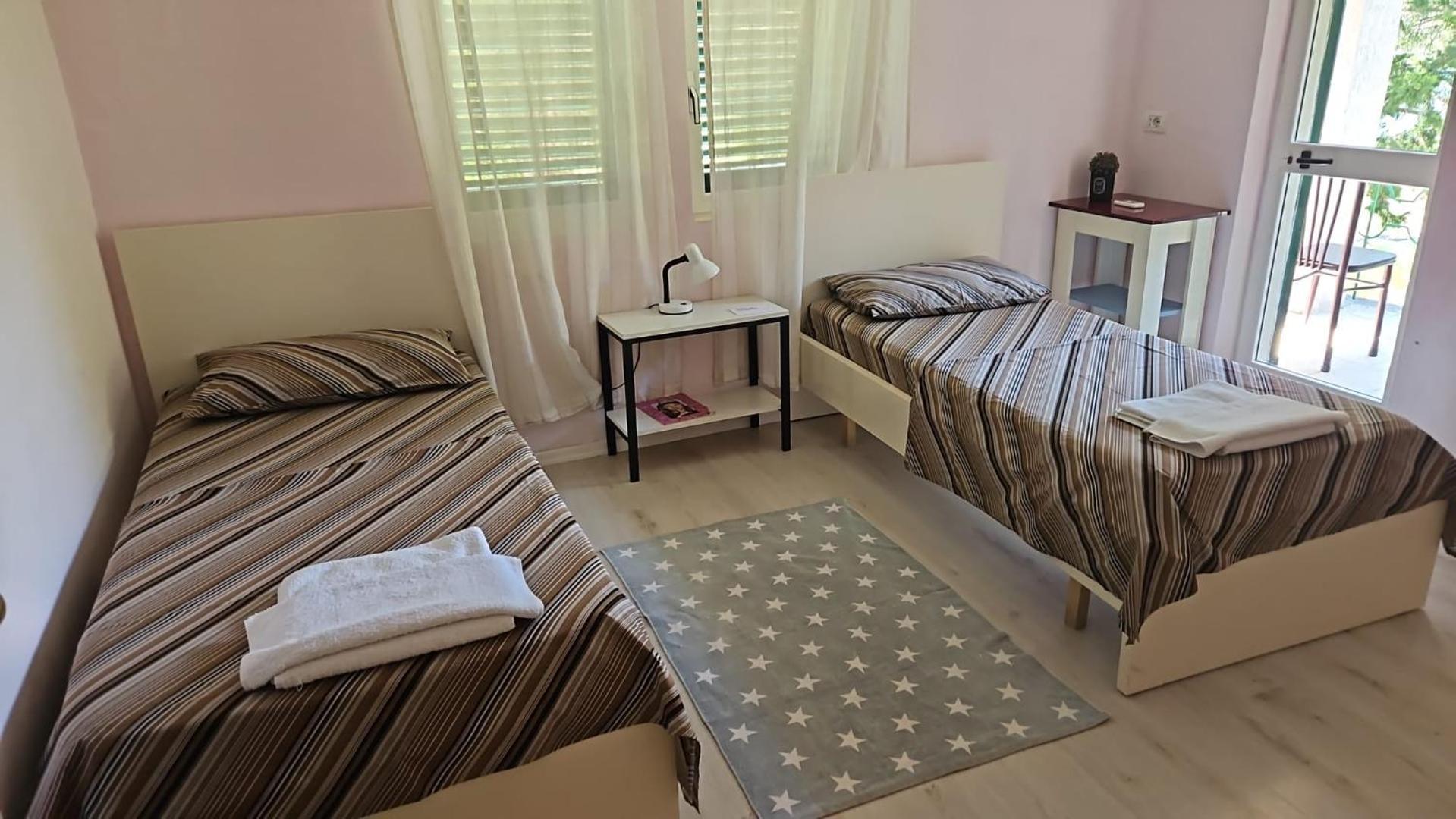 Agroturizem Hotel Vila Franceze Koman Exteriör bild